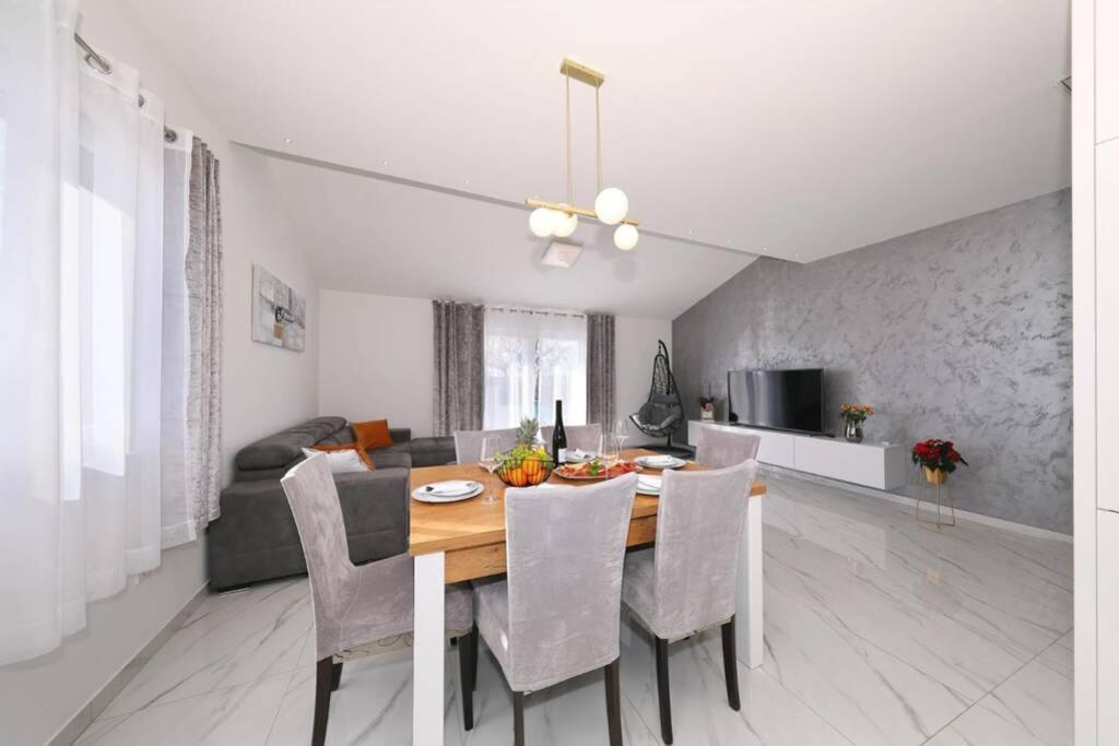 Apartman Chiara Galovac  Екстер'єр фото
