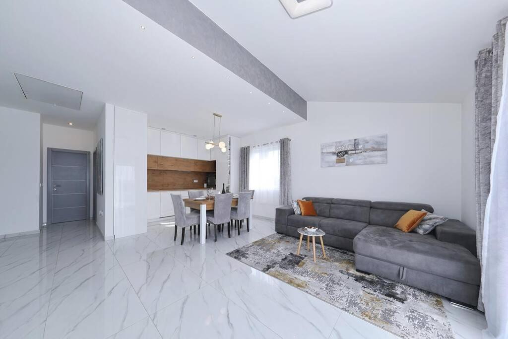 Apartman Chiara Galovac  Екстер'єр фото