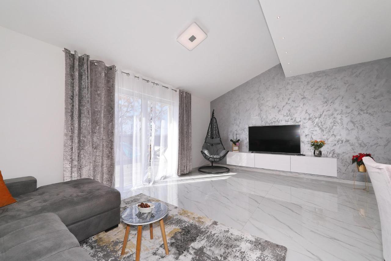 Apartman Chiara Galovac  Екстер'єр фото