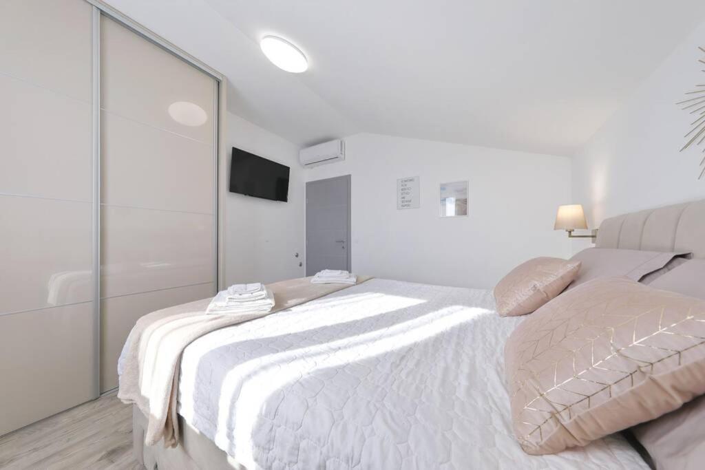 Apartman Chiara Galovac  Екстер'єр фото